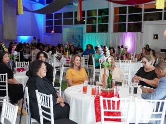Prome Minister contento di por mira tur e hobennan cu a gradua di Educacion Profesional Basico Unidad Servicio